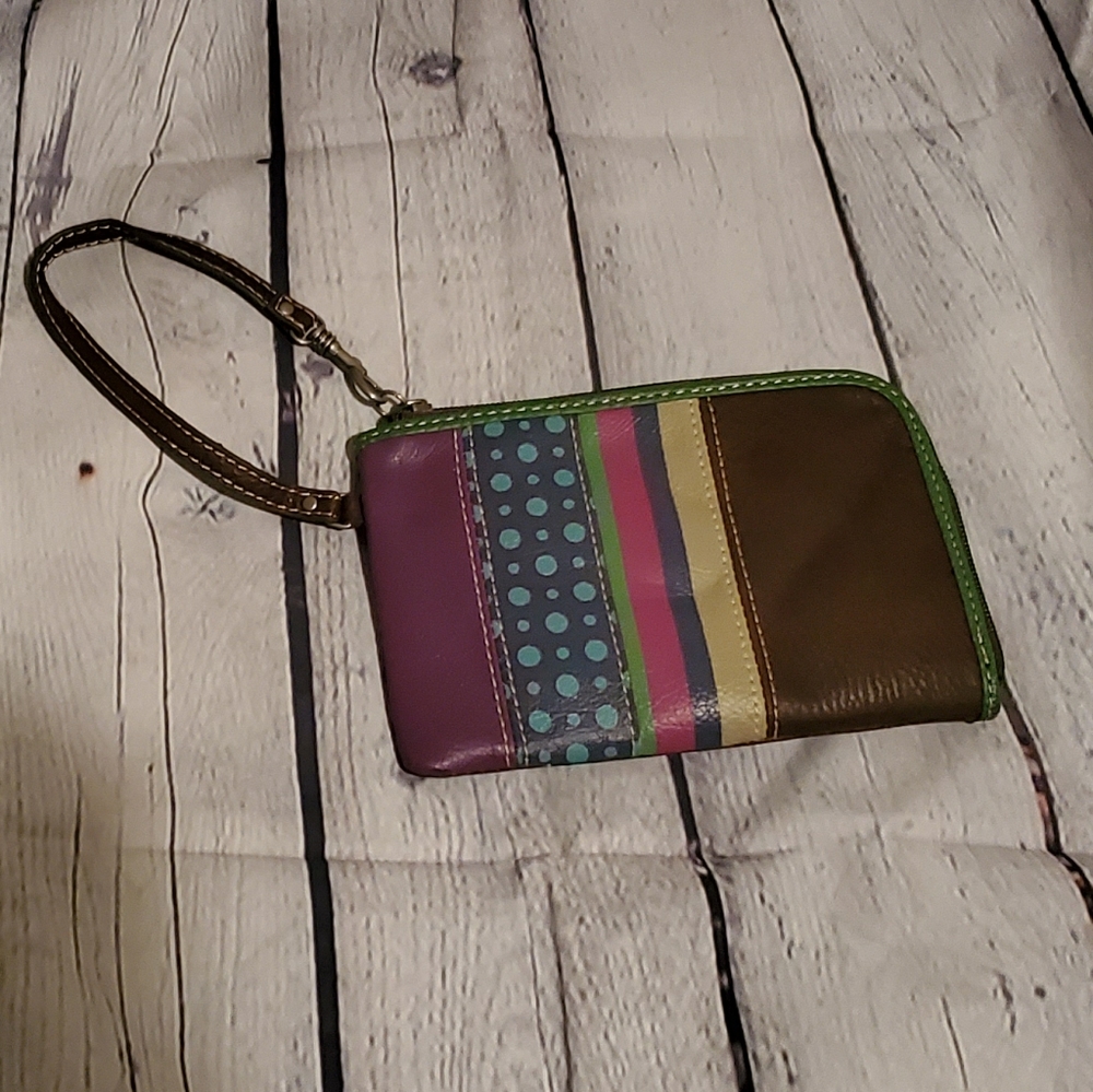 ⚘️2 For $10⚘️ Item Relic Wristlet NWT